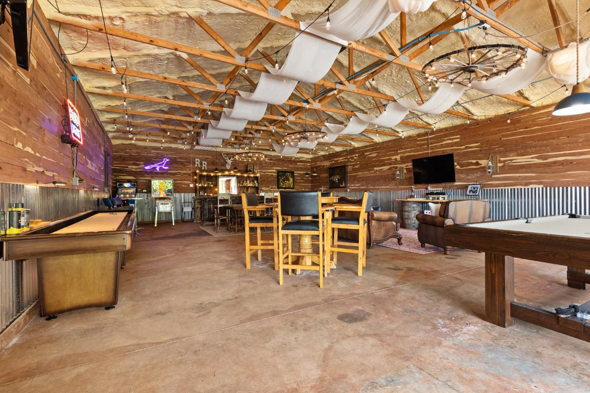Roadrunner Inn And Log Cabins Юрека Спрингс Екстериор снимка