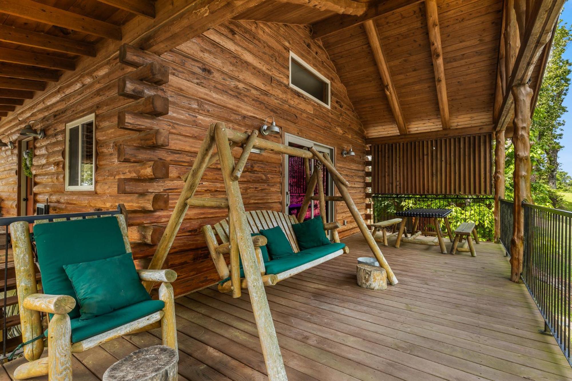 Roadrunner Inn And Log Cabins Юрека Спрингс Екстериор снимка