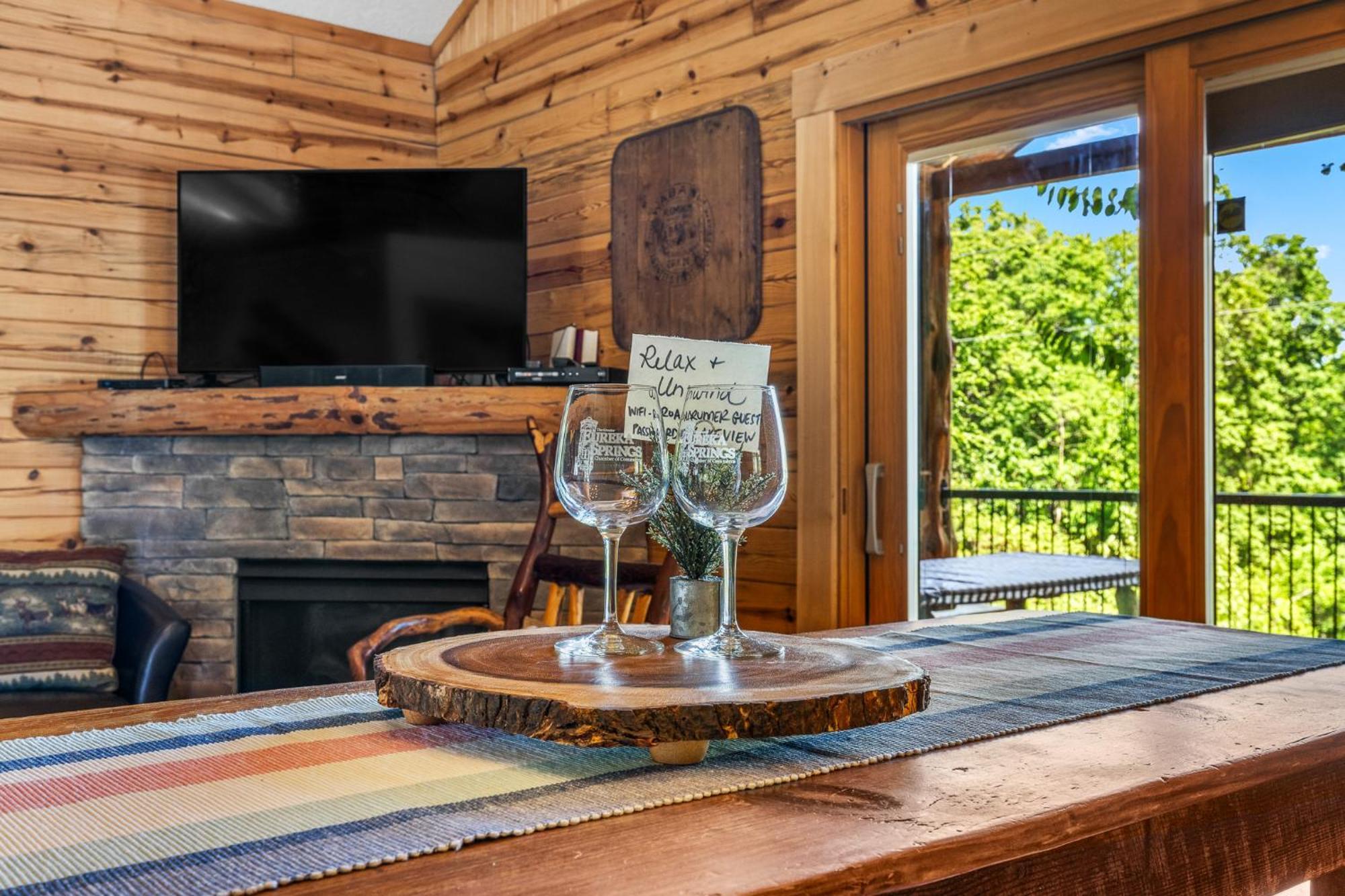 Roadrunner Inn And Log Cabins Юрека Спрингс Екстериор снимка